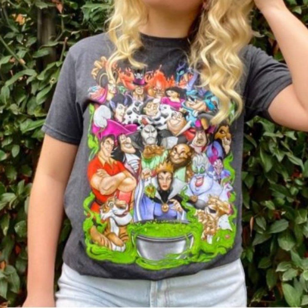 NWT DISNEY VILLAINS Graphic T-Shirt Gray Size Large